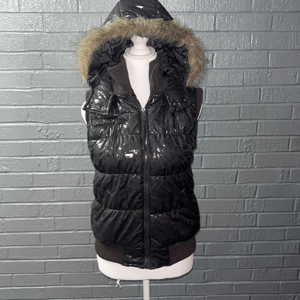 Discovery Womens Leopard Print Puffer Vest With Faux Fur Hood